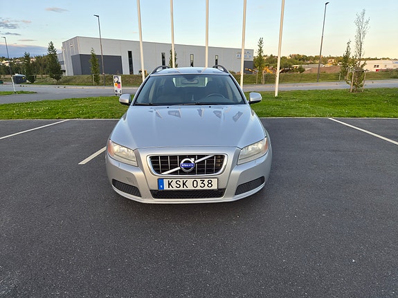 Volvo V70 3 of 6