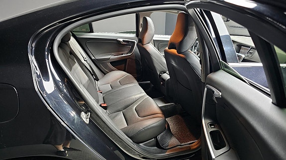 Volvo S60 14 of 16