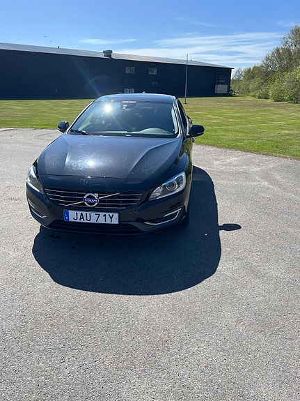Volvo S60 2 of 16