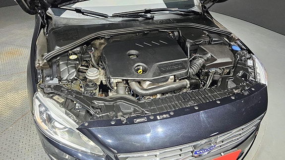 Volvo S60 12 of 16