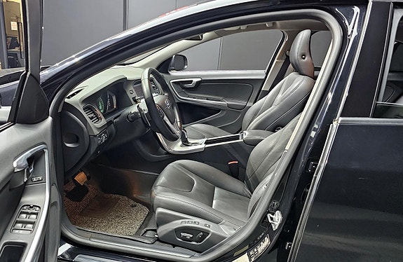 Volvo S60 9 of 16