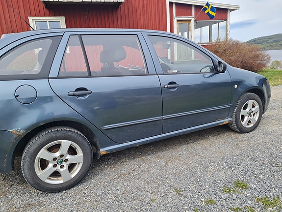 Skoda Fabia 2 of 5