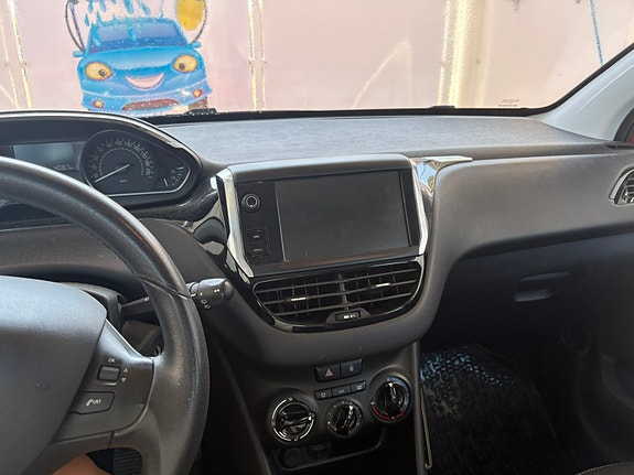 Peugeot 208 5 of 5