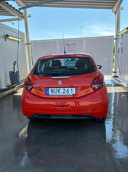 Peugeot 208 4 of 5
