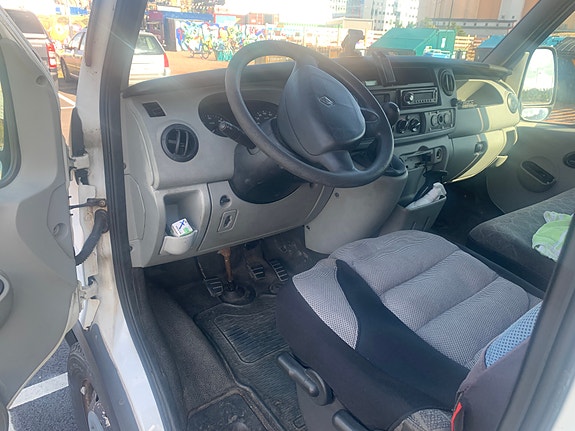 Renault Master 2 of 3