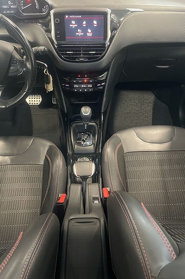 Peugeot 2008 14 of 15