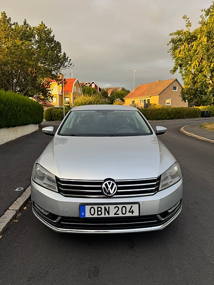 Volkswagen Passat 2 of 9