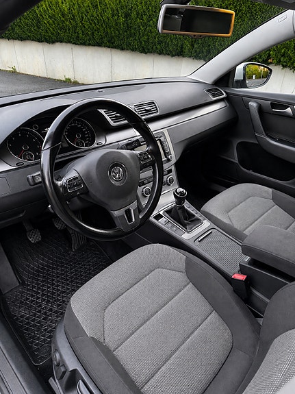 Volkswagen Passat 7 of 9