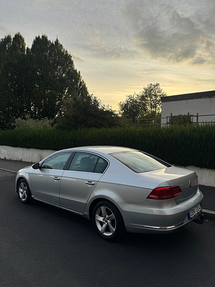 Volkswagen Passat 3 of 9