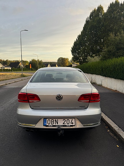 Volkswagen Passat 4 of 9