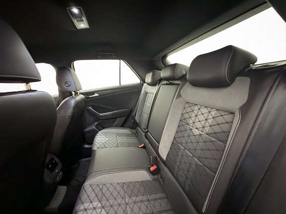 Volkswagen T-Roc 27 of 30