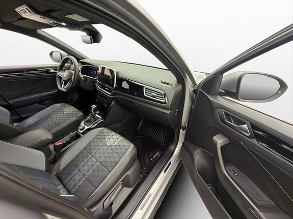 Volkswagen T-Roc 26 of 30