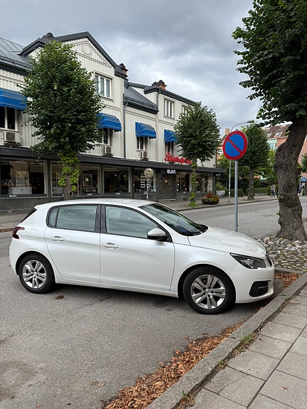 Peugeot 308 2 of 16