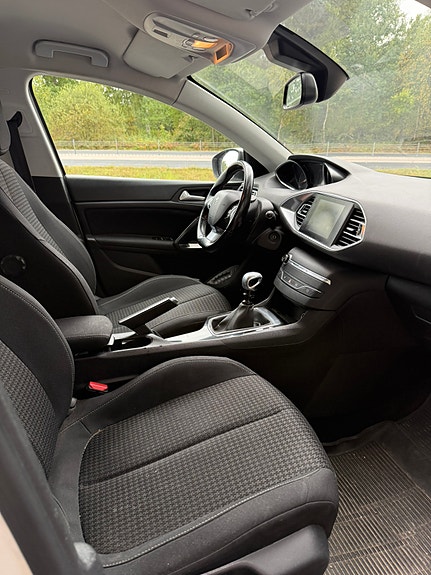 Peugeot 308 3 of 16