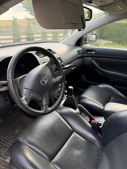 Toyota Avensis 3 of 8