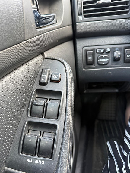 Toyota Avensis 5 of 8
