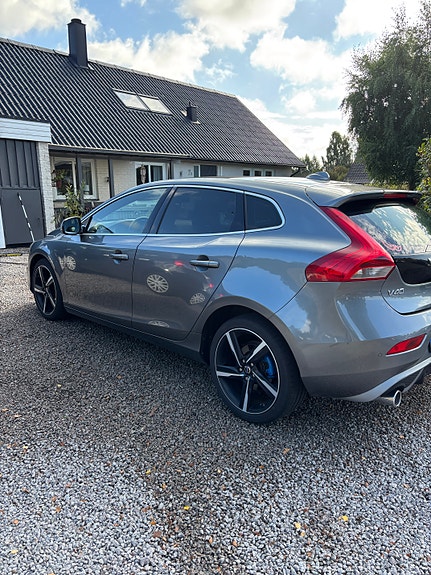 Volvo V40 4 of 7