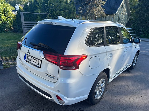 Mitsubishi Outlander 4 of 12