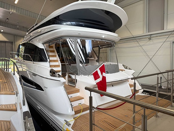 2027 Princess F58