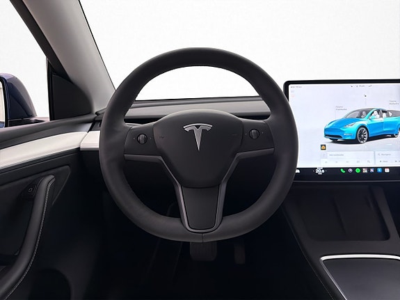 Tesla Model Y 15 of 30