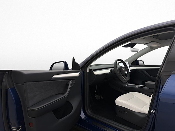 Tesla Model Y 11 of 30