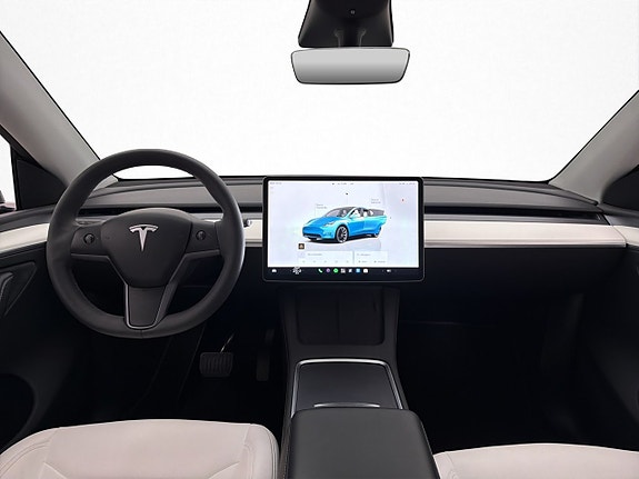 Tesla Model Y 14 of 30