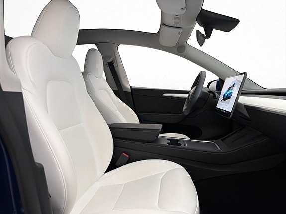 Tesla Model Y 25 of 30