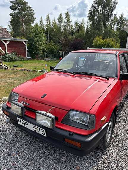 Suzuki Swift 3 of 5