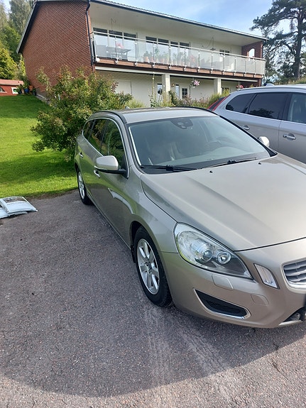Volvo V60 4 of 12