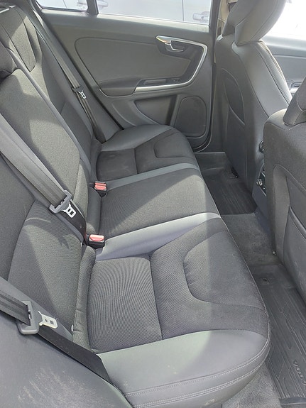 Volvo V60 7 of 12