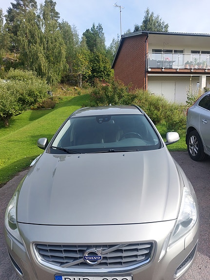 Volvo V60 2 of 12
