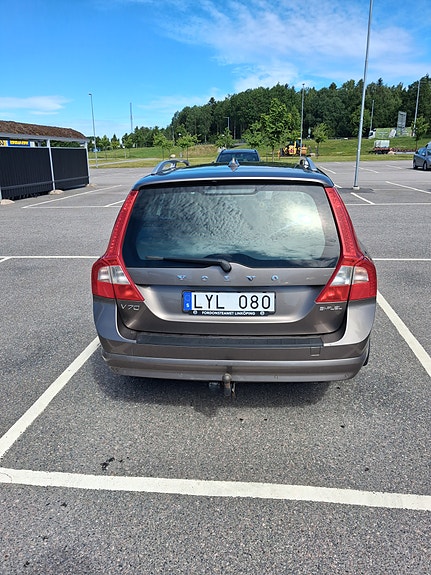 Volvo V70 4 of 6