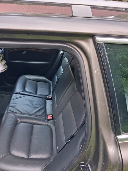 Volvo V70 3 of 6