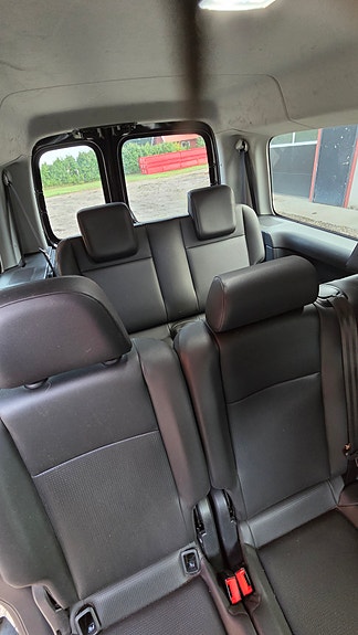 Volkswagen Caddy Maxi 6 of 7