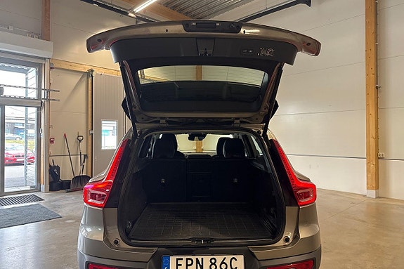 Volvo XC40 13 of 30