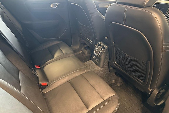 Volvo XC40 10 of 30