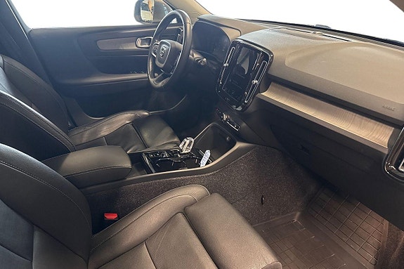 Volvo XC40 9 of 30