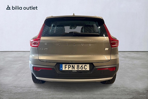 Volvo XC40 4 of 30