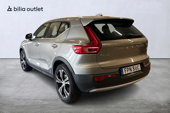 Volvo XC40 2 of 30