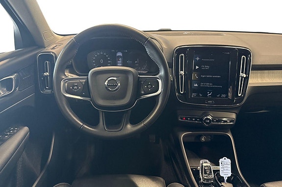 Volvo XC40 12 of 30