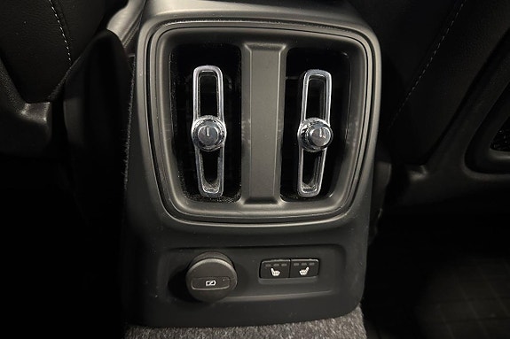 Volvo XC40 19 of 30