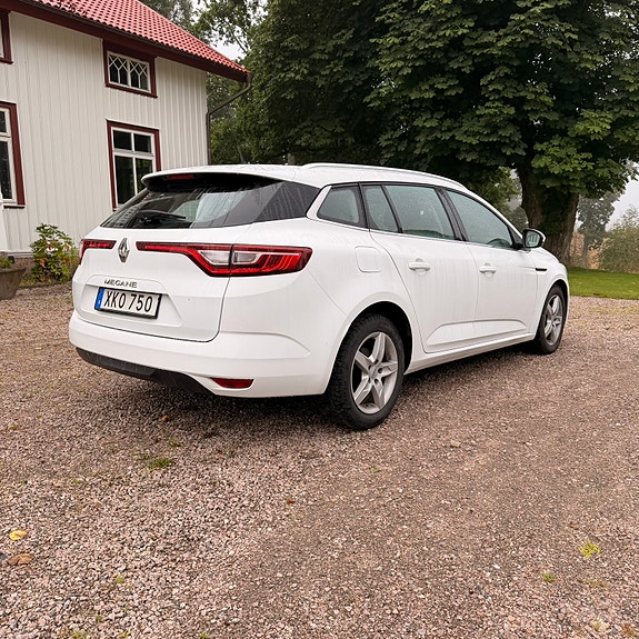 Renault Megane IV 4 of 5