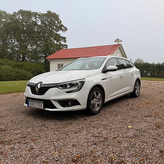 Renault Megane IV 2 of 5