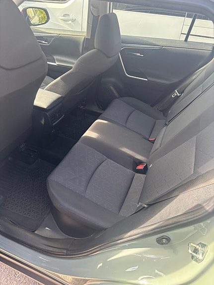 Toyota RAV4 4 of 5