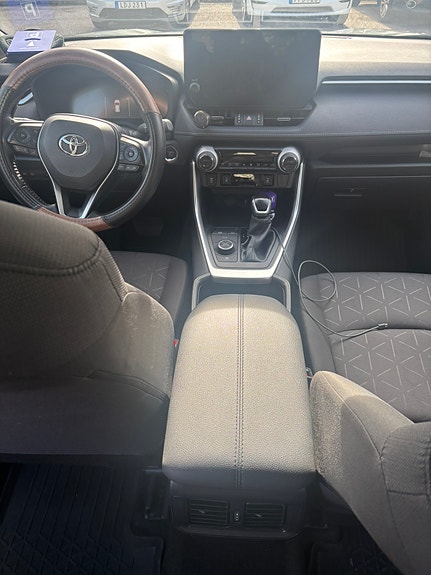 Toyota RAV4 3 of 5