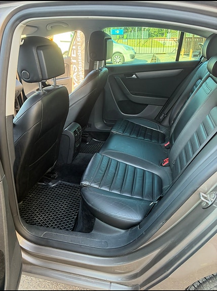 Volkswagen Passat 5 of 16