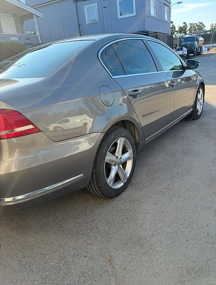 Volkswagen Passat 16 of 16