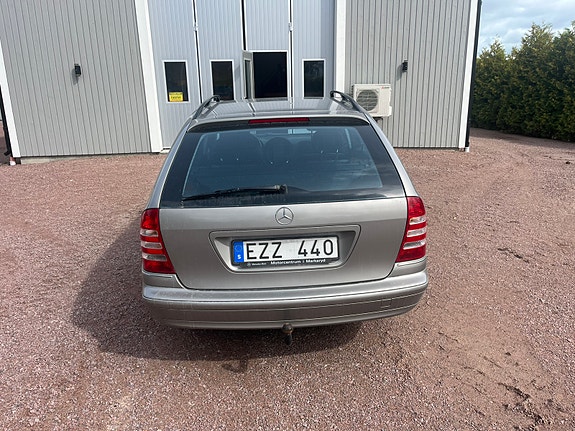 Mercedes-Benz C180 2 of 6