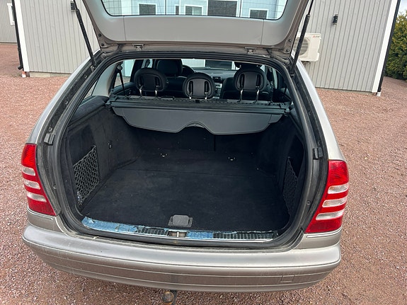 Mercedes-Benz C180 5 of 6