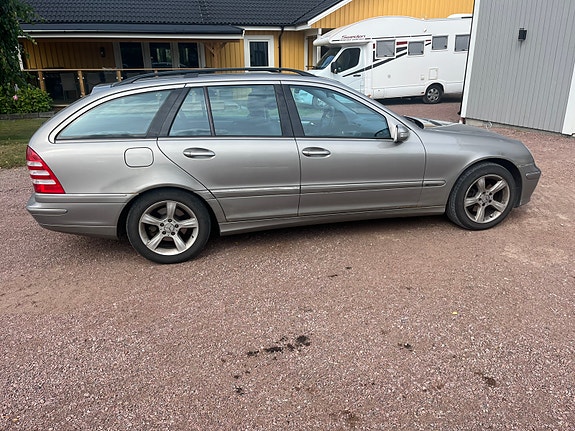 Mercedes-Benz C180 3 of 6